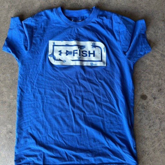 BOYS UNDER ARMOUR FISHING TEE SIZE XL - Picture 1 of 3